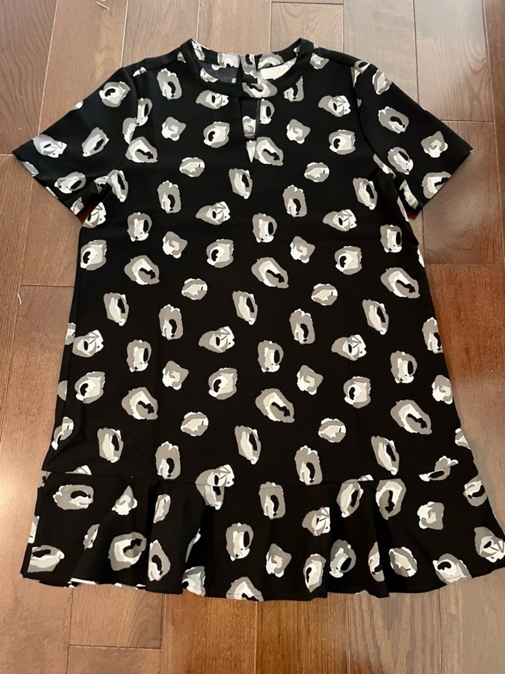 Mudpie Black Short Sleeve Ruffle-Hem Dress with Abstract White & Gray Print